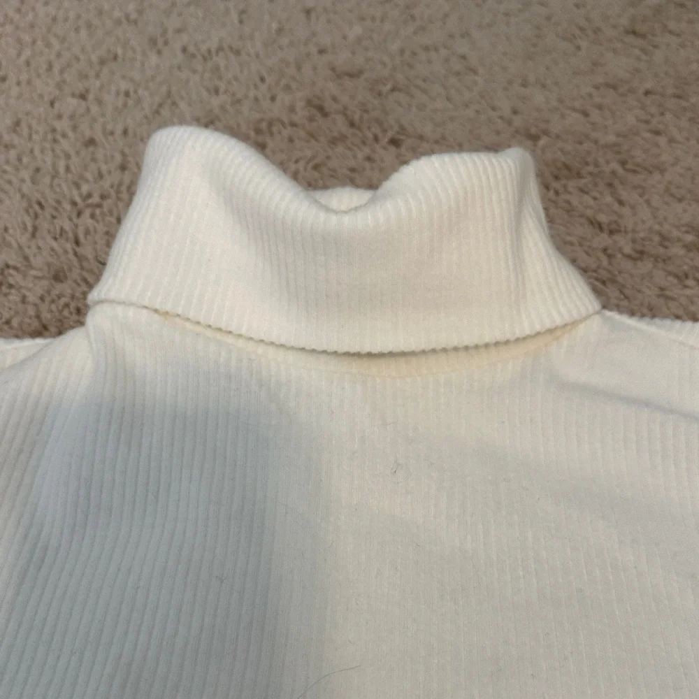 NWT S Old Navy Ivory Turtleneck Top - Picture 3 of 4